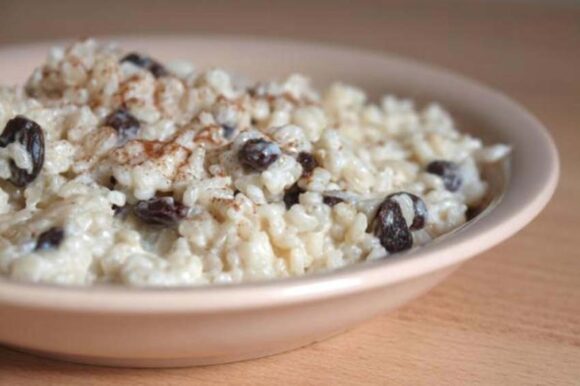 Arroz con leche y pasas