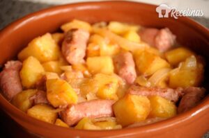 Receta de salchichas al vino con patatas