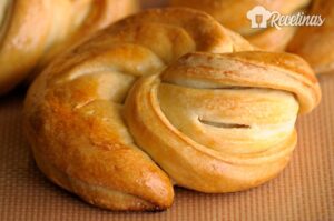 Receta de bollitos de leche trenzados