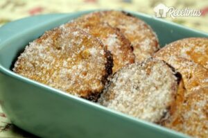 Galletas fritas rellenas de chocolate