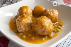 Receta de albóndigas de carne con guisantes