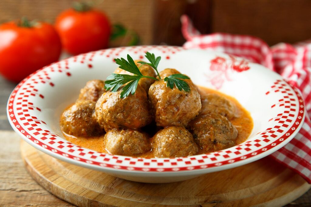 Receta de albóndigas en salsa con toque especial