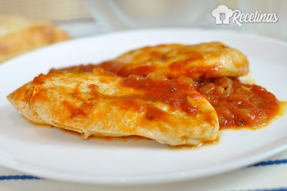 Pechugas de pollo en salsa de tomate