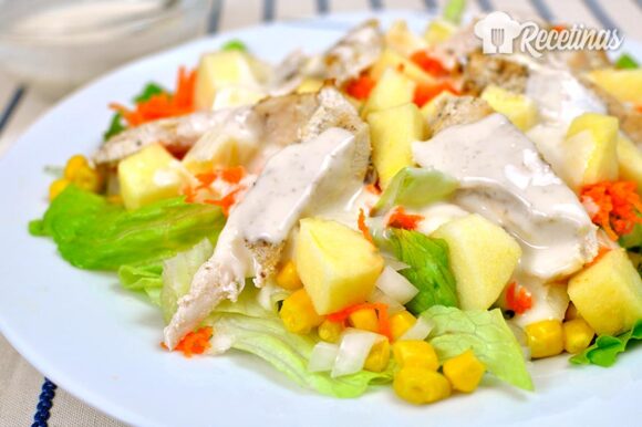 Ensalada de pollo con salsa de yogur