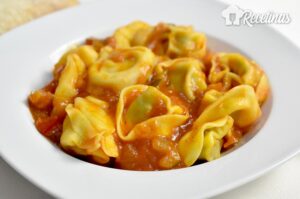 Receta de tortellini en salsa de pisto