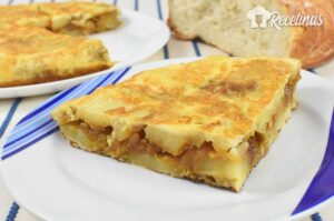 Receta de tortilla de patatas con cebolla caramelizada