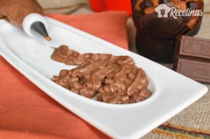 Receta de trufa de chocolate para tartas y pasteles