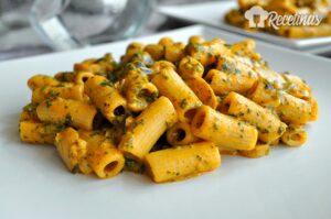 Receta de macarrones en salsa de espinacas