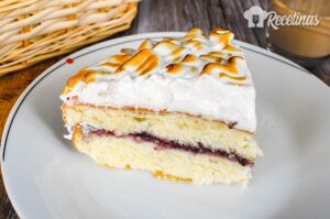 Receta de bizcocho de yogur con merengue