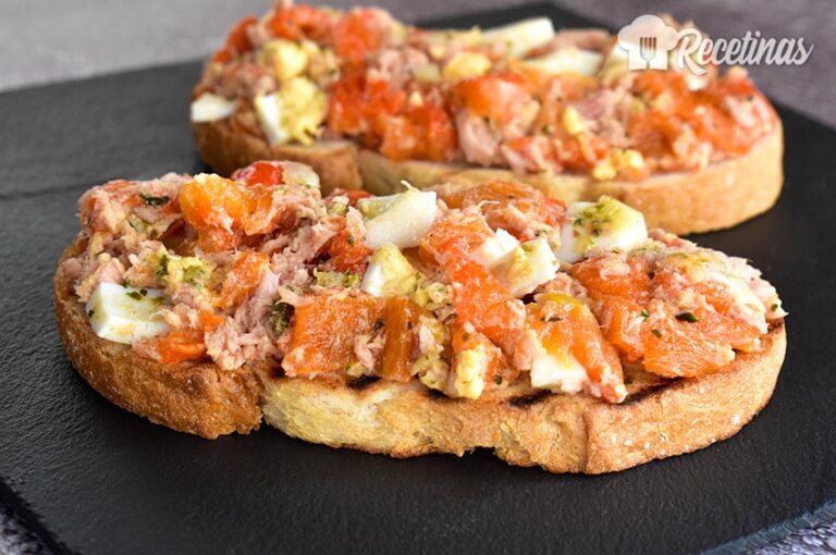 Receta de tosta de pimientos con atún
