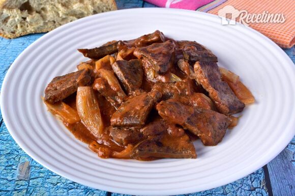 Hígado de ternera con tomate