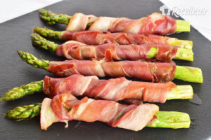 Espárragos al horno con jamón