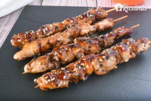 Yakitori de pollo