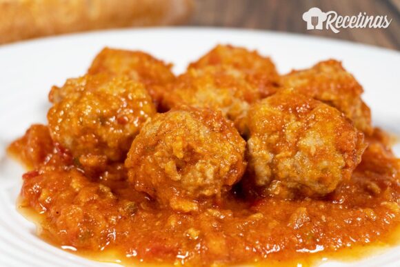 Albóndigas en salsa de tomate
