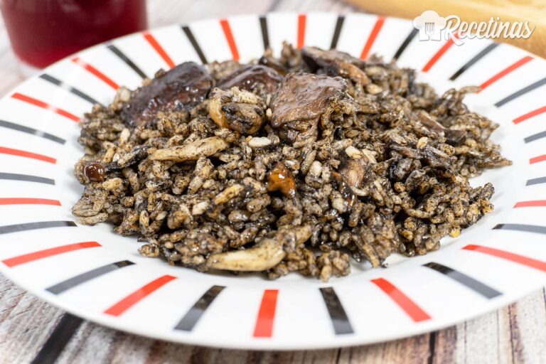 Arroz negro con calamares y setas