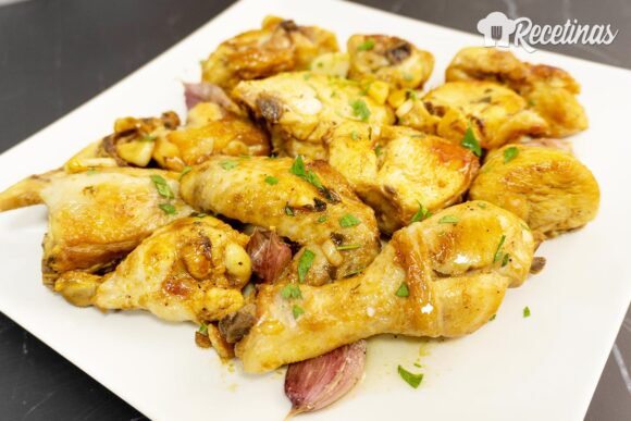 Pollo al ajillo