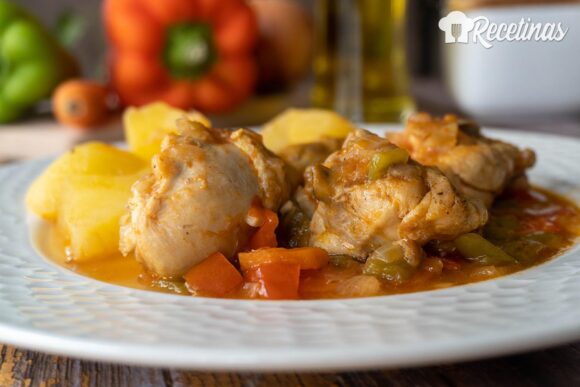 Pollo guisado con verduras
