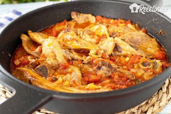 Chuletas de cordero con tomate