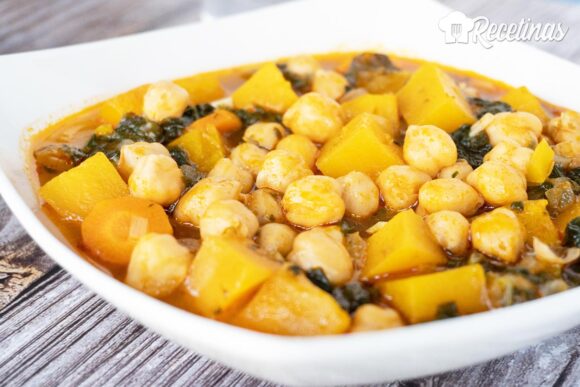 Potaje de garbanzos con calabaza y espinacas