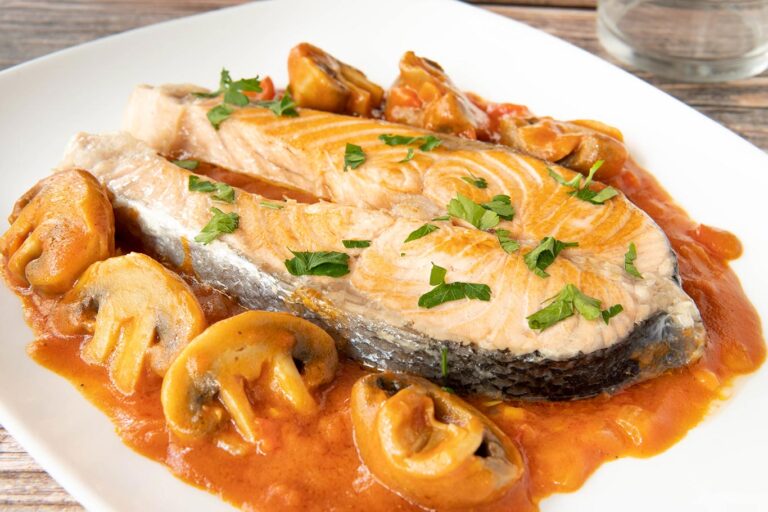 Salmón con champiñones