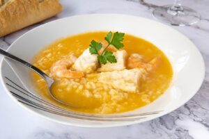 Sopa de arroz con rape