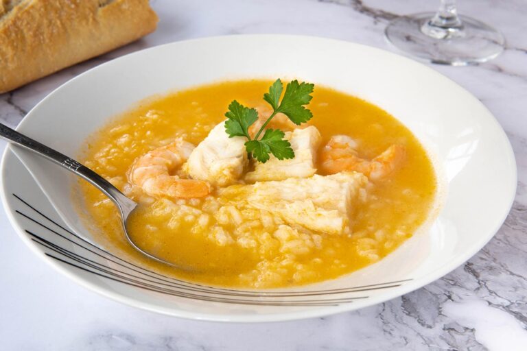 Sopa de arroz con rape