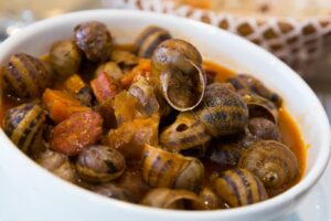 Receta fácil de caracoles con jamón y chorizo