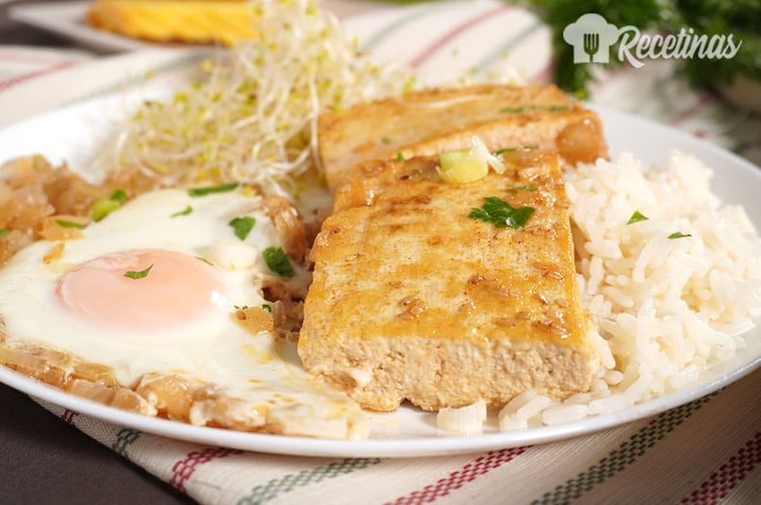 Receta de tofu estofado con huevos