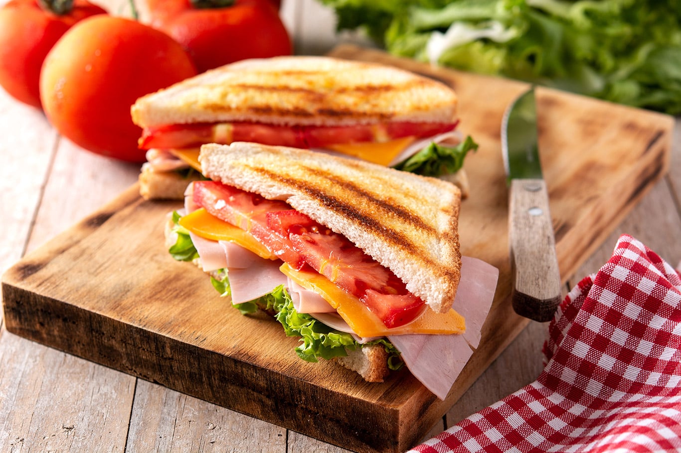 Receta de Sándwich de tomate, jamón y queso