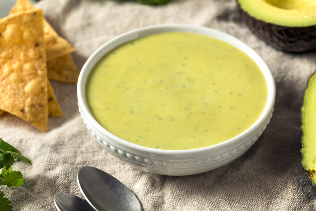 Receta de sopa de aguacate