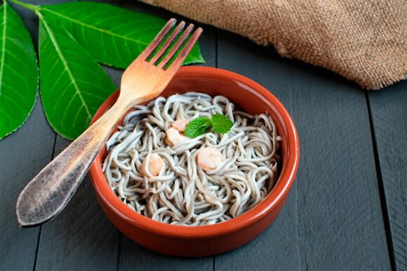 Gulas al ajillo con gambas