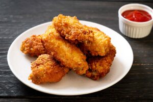Alitas de pollo fritas y crujientes