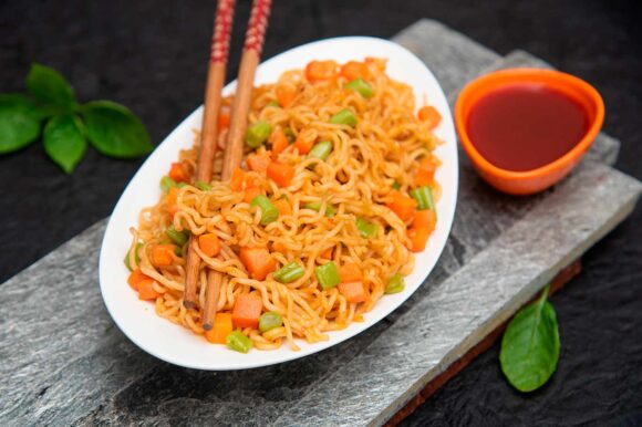Fideos hakka con verduras
