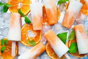 Polos de naranja con yogurt