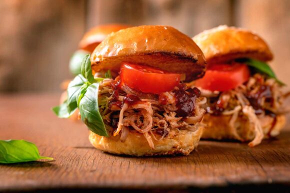 Mini hamburguesas de carne mechada