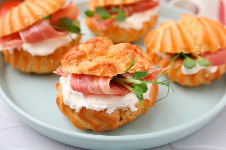 Receta de profiteroles con queso y jamón