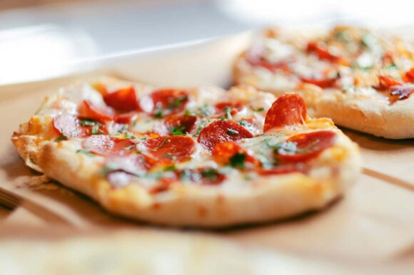 Pizza de chorizo en freidora de aire