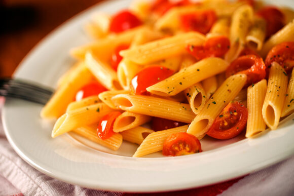 Macarrones con tomates cherry