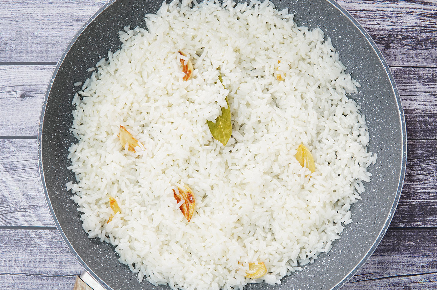 Arroz cocido con ajos