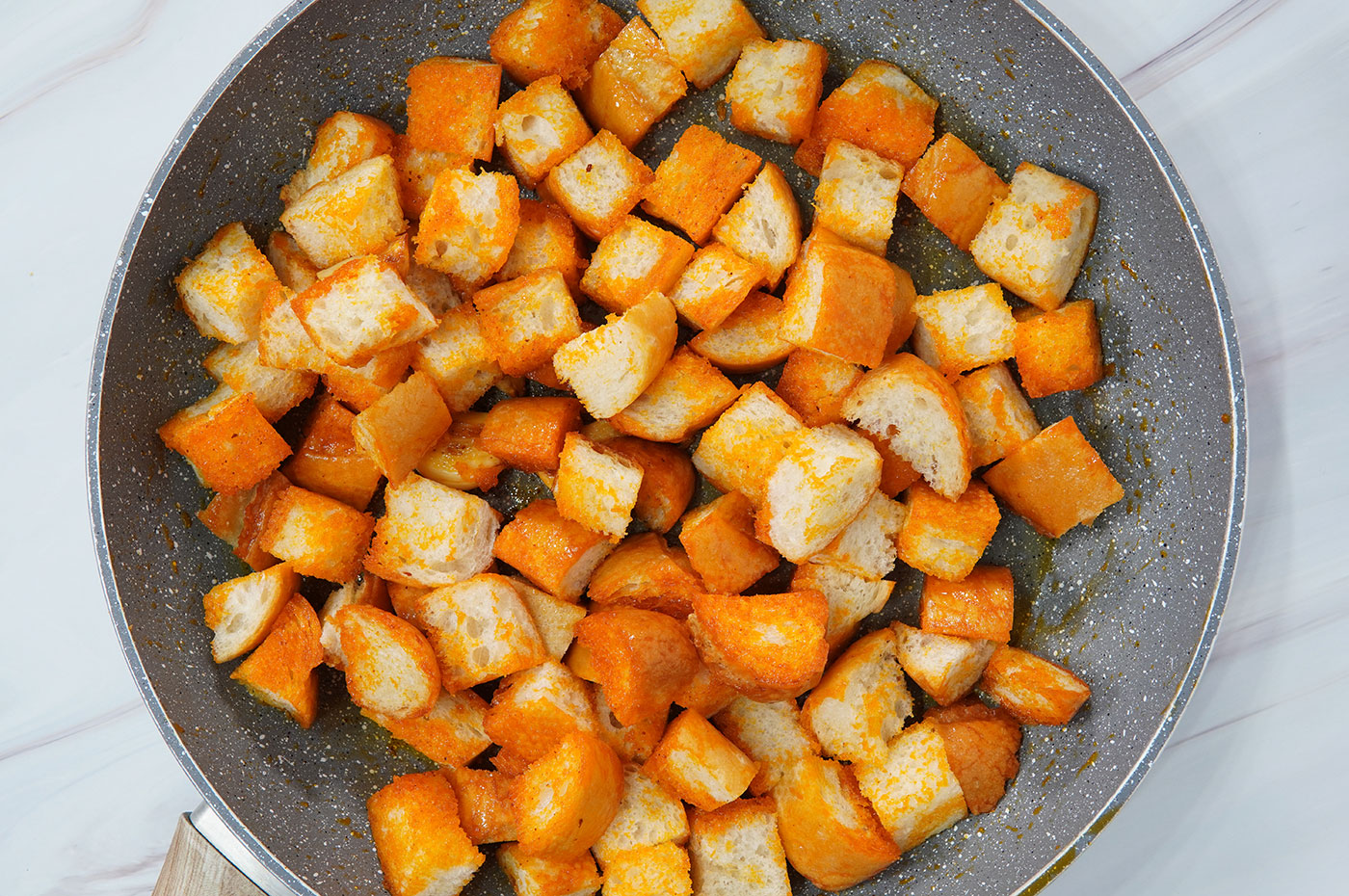 Pan troceado para las migas de pastor